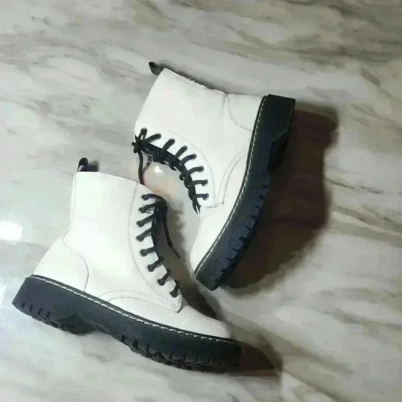 Sincerly Jules Shoes - Sincerely Jewels size 7.5 white and black with zipoer